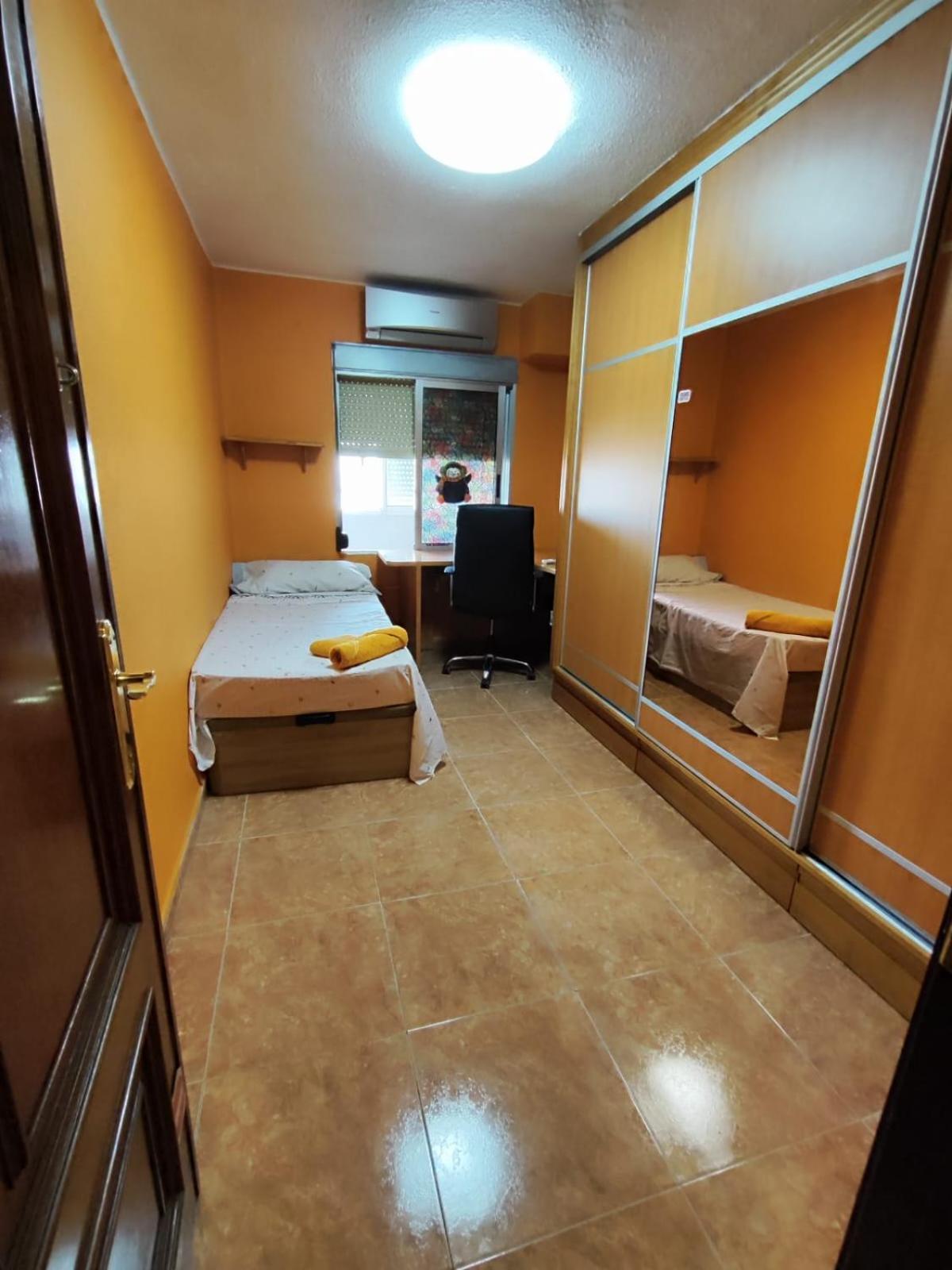 Valencia Avenida Del Puerto Private Rooms Exteriör bild